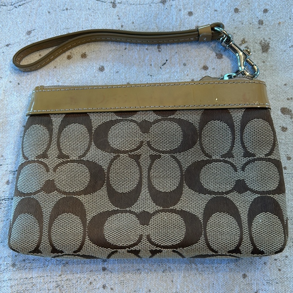 Coach Signature Canvas Wristlet in Brown & Beige w Tan Patent Leather Trim/Strap - Picture 4 of 5